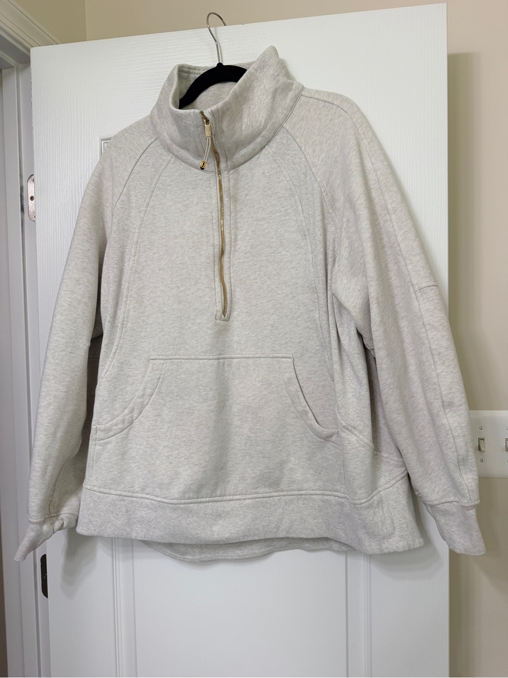 Lululemon Scuba Oversized Funnel-Neck
Half Zip *Long in Heathered Bone